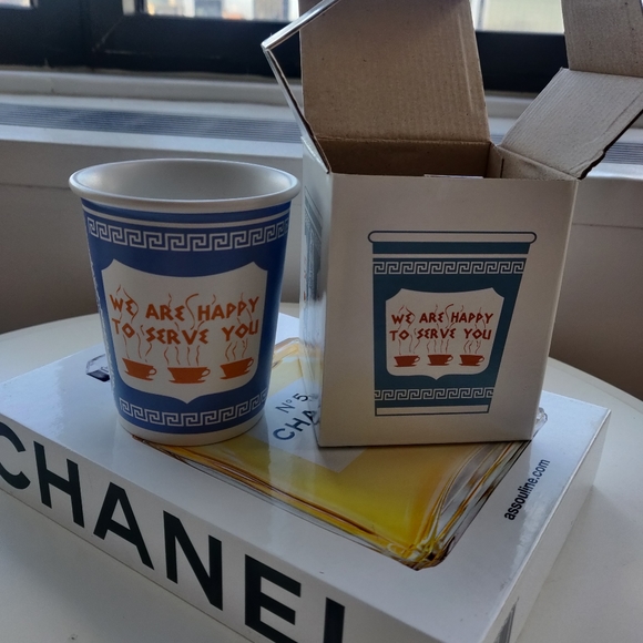 🎄 NWT 🎄 We are happy to serve you NY cup 🎄 - Picture 3 of 7